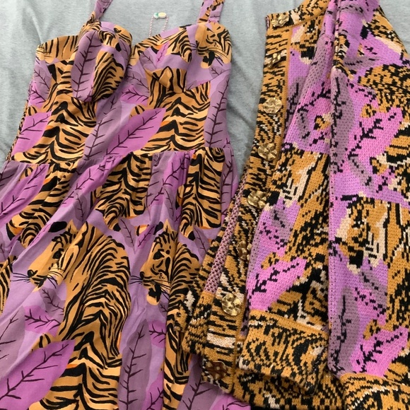 ✨ Farm Rio Long Dress – Size G/L ✨ - Picture 7 of 9